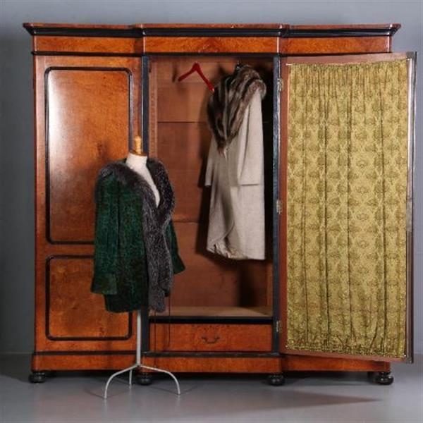 Grote foto antieke kast horrix willem iii kast ca. 1870 in blond thuya wortel met zwart gepolitoerd lijstwerk antiek en kunst stoelen en banken