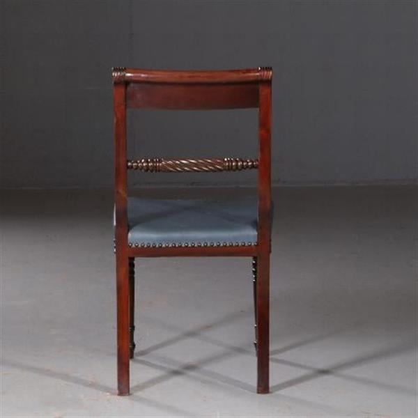 Grote foto antieke stoelen stel van 8 eetkamerstoelen met blauw leer engels 1890 mahonie no.692447 antiek en kunst stoelen en banken