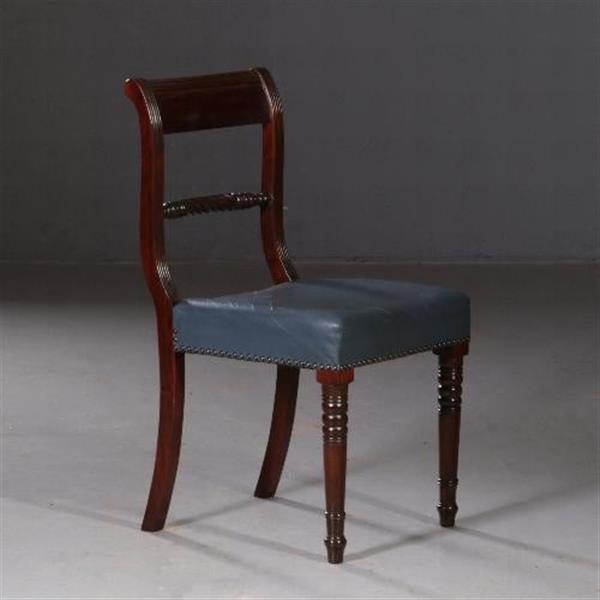 Grote foto antieke stoelen stel van 8 eetkamerstoelen met blauw leer engels 1890 mahonie no.692447 antiek en kunst stoelen en banken
