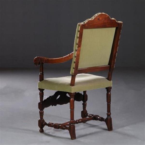 Grote foto armstoel ca. 1700 hollands in eikenhout incl stoffering naar wens no.752831 antiek en kunst stoelen en banken
