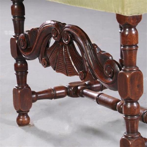 Grote foto armstoel ca. 1700 hollands in eikenhout incl stoffering naar wens no.752831 antiek en kunst stoelen en banken