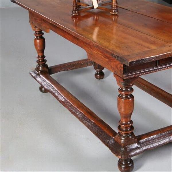 Grote foto antieke tafel hollandse doorleefde notenhouten tafel ca. 1690 no.752838 antiek en kunst stoelen en banken