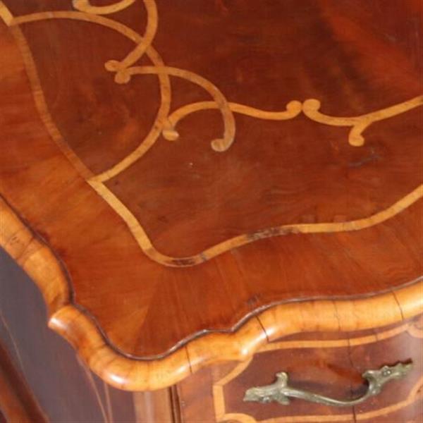 Grote foto antieke ladenkast rococo commode ca. 1745 orgelgebogen en met rijk inlegwerk no.781997 antiek en kunst stoelen en banken