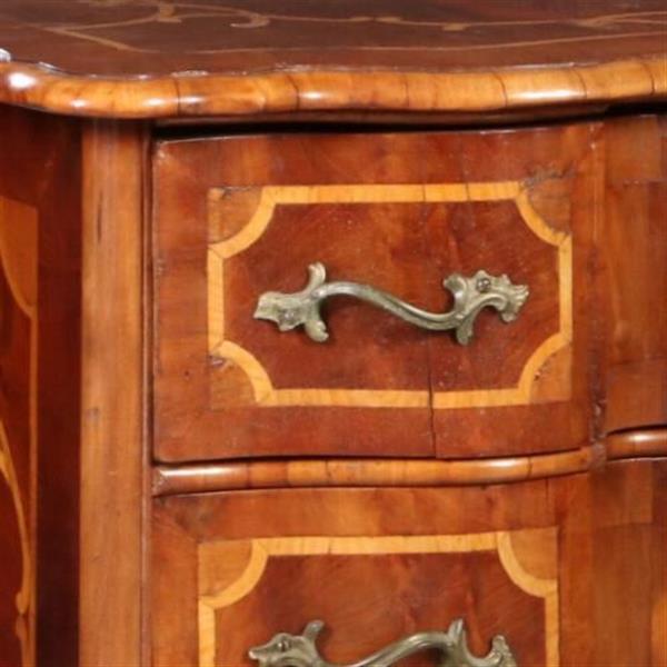 Grote foto antieke ladenkast rococo commode ca. 1745 orgelgebogen en met rijk inlegwerk no.781997 antiek en kunst stoelen en banken