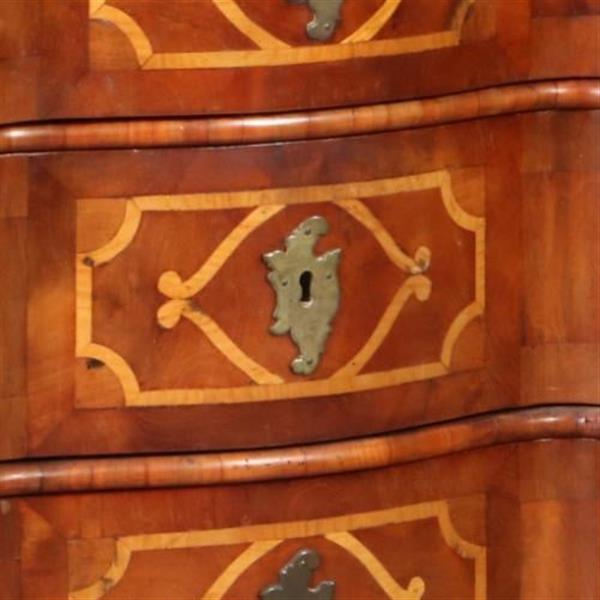 Grote foto antieke ladenkast rococo commode ca. 1745 orgelgebogen en met rijk inlegwerk no.781997 antiek en kunst stoelen en banken
