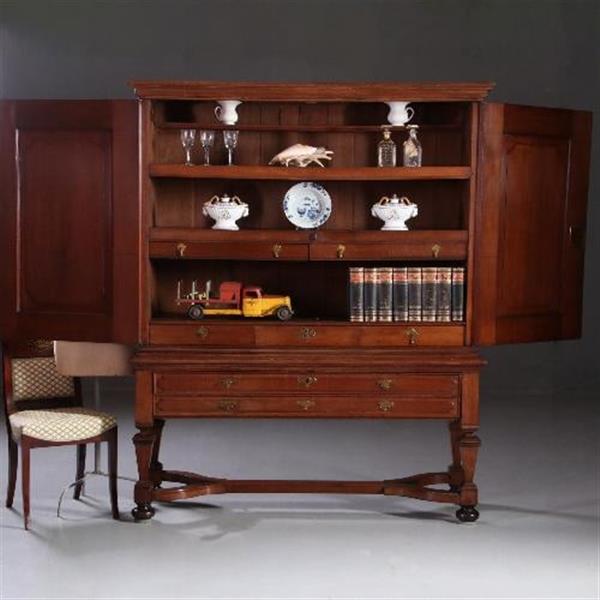 Grote foto antieke kast hollands kruisvoet kabinet ca. 1735 met 7 laden in fraaie geboende kleur no.782760 antiek en kunst stoelen en banken