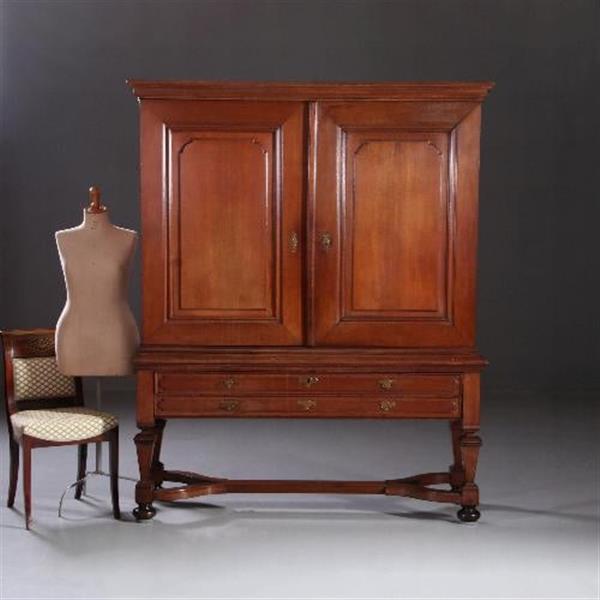 Grote foto antieke kast hollands kruisvoet kabinet ca. 1735 met 7 laden in fraaie geboende kleur no.782760 antiek en kunst stoelen en banken