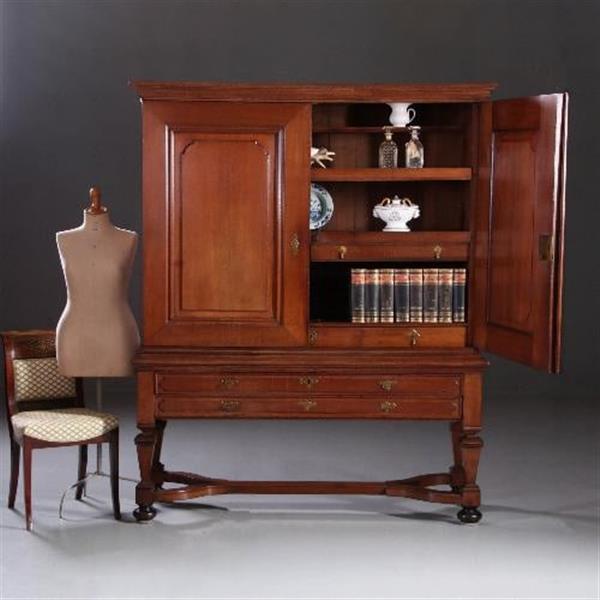 Grote foto antieke kast hollands kruisvoet kabinet ca. 1735 met 7 laden in fraaie geboende kleur no.782760 antiek en kunst stoelen en banken