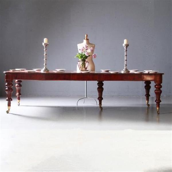 Grote foto smetteloze lange tafel wind out table met slinger ca. 1850 tot 14 personen no.831031 antiek en kunst stoelen en banken