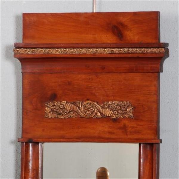 Grote foto antieke spiegel vroeg biedermeier spiegel met dubbele kap en brons beslag 1825 kersenhout no.851 antiek en kunst spiegels