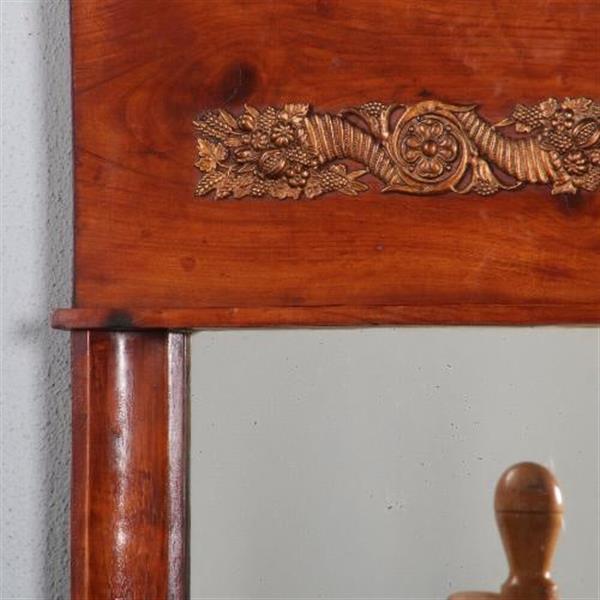 Grote foto antieke spiegel vroeg biedermeier spiegel met dubbele kap en brons beslag 1825 kersenhout no.851 antiek en kunst spiegels