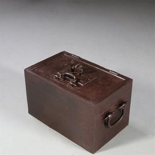 Grote foto antiek varia kleine loeizware geldkist fantastisch smeedwerk begin 17e eeuw no.872030 antiek en kunst stoelen en banken
