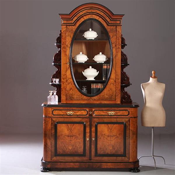 Grote foto antieke kasten 262 cm hoge reusachtige willem iii vitrine in wortelnoten met zwarte details ca. 18 antiek en kunst stoelen en banken