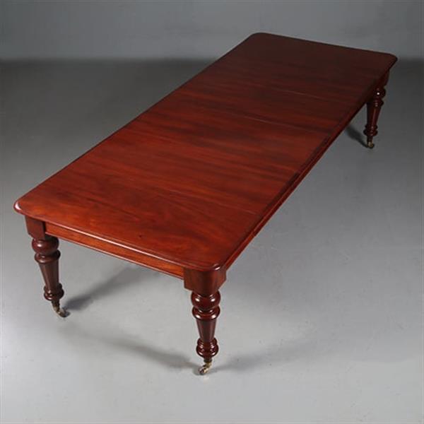 Grote foto smetteloze prachtige lange tafel pullout of coulissetafel ca 1870 victoriaans in mahonie met 4 inleg antiek en kunst stoelen en banken