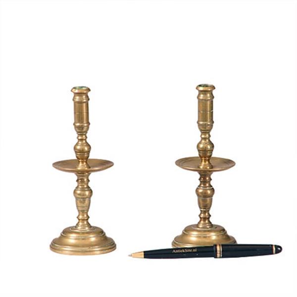 Grote foto antieke kandelaren stel van 2 kleine bronzen candlesticks engeland ca 1800 no.900815.r antiek en kunst overige in antiek gebruiksvoorwerpen