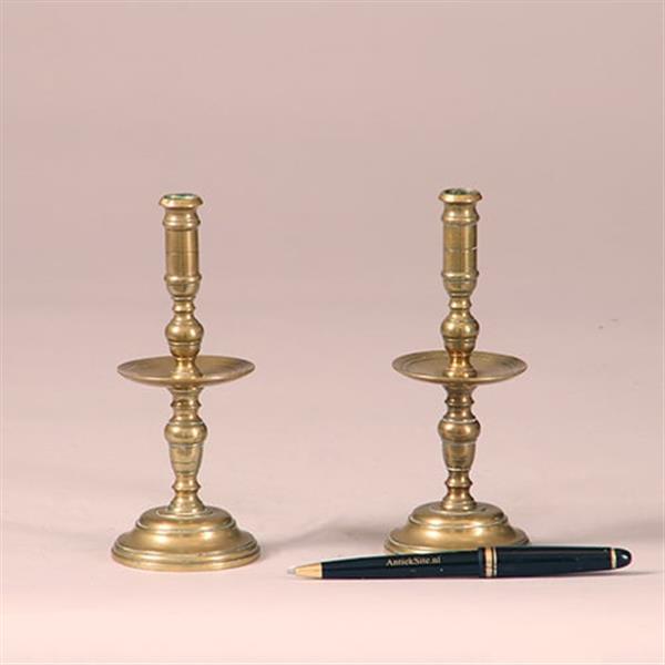 Grote foto antieke kandelaren stel van 2 kleine bronzen candlesticks engeland ca 1800 no.900815.r antiek en kunst overige in antiek gebruiksvoorwerpen