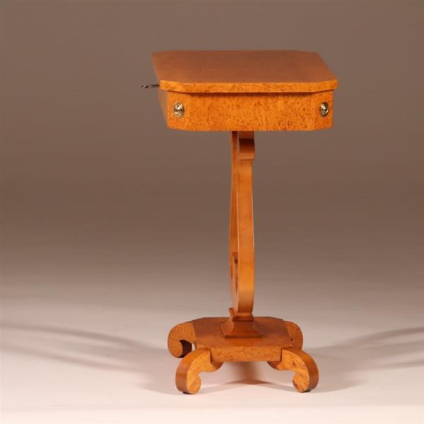 Grote foto antieke bijzettafels blond berkenwortel harptafeltje ca 1920 met lade no.892935 antiek en kunst stoelen en banken