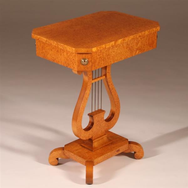Grote foto antieke bijzettafels blond berkenwortel harptafeltje ca 1920 met lade no.892935 antiek en kunst stoelen en banken
