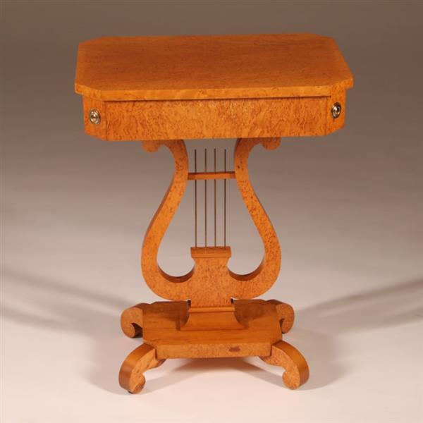 Grote foto antieke bijzettafels blond berkenwortel harptafeltje ca 1920 met lade no.892935 antiek en kunst stoelen en banken
