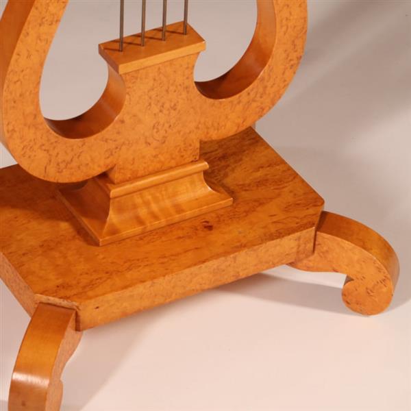 Grote foto antieke bijzettafels blond berkenwortel harptafeltje ca 1920 met lade no.892935 antiek en kunst stoelen en banken