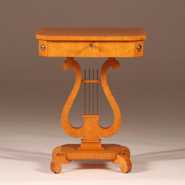 Grote foto antieke bijzettafels blond berkenwortel harptafeltje ca 1920 met lade no.892935 antiek en kunst stoelen en banken