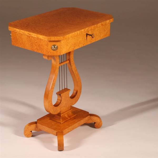 Grote foto antieke bijzettafels blond berkenwortel harptafeltje ca 1920 met lade no.892935 antiek en kunst stoelen en banken