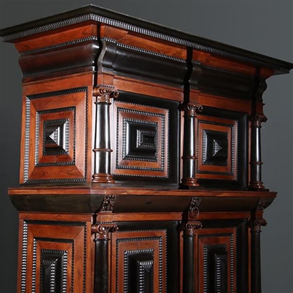 Grote foto zeer monumentale 4 deurskast ca 1680 in palissander en ebbenhout de zijpanelen met volle kussens n antiek en kunst stoelen en banken