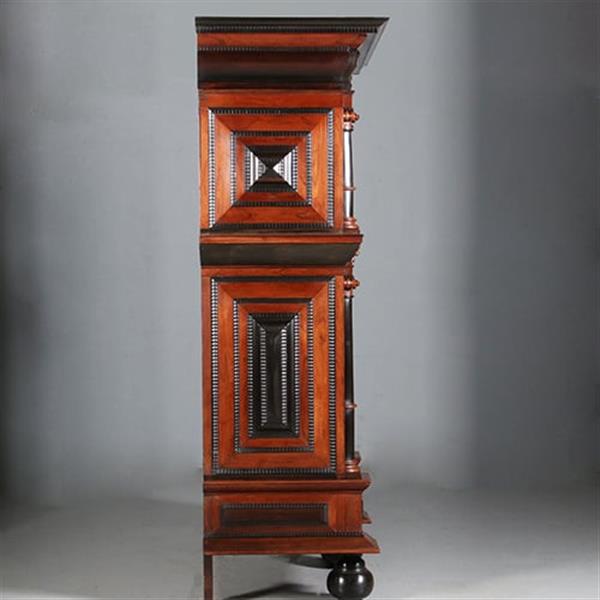 Grote foto zeer monumentale 4 deurskast ca 1680 in palissander en ebbenhout de zijpanelen met volle kussens n antiek en kunst stoelen en banken