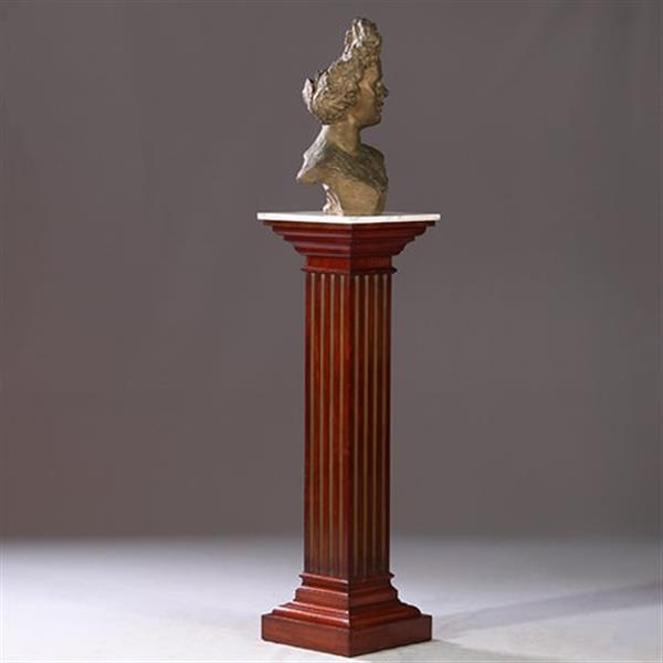 Grote foto zeer hoge pedestal of zuil in mahonie met wit warmer goudkleurige cannelures no.922865 antiek en kunst stoelen en banken