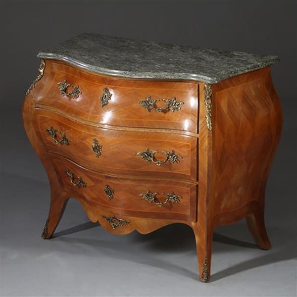 Grote foto zeer fraai gebombeerde commode met rijk inlegwerk ca 1920 rococo stijl no.941815 antiek en kunst stoelen en banken