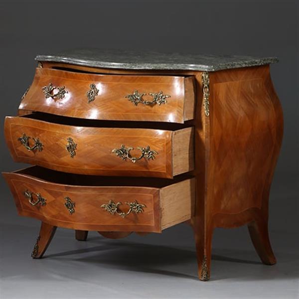 Grote foto zeer fraai gebombeerde commode met rijk inlegwerk ca 1920 rococo stijl no.941815 antiek en kunst stoelen en banken