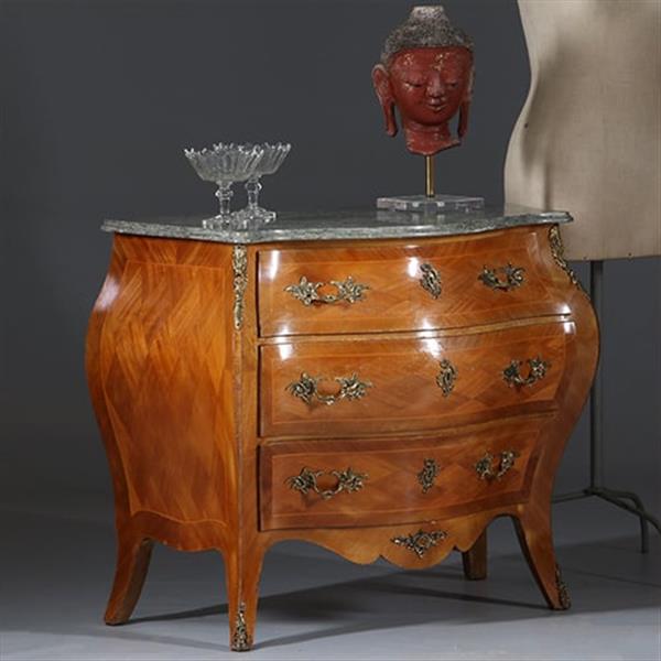 Grote foto zeer fraai gebombeerde commode met rijk inlegwerk ca 1920 rococo stijl no.941815 antiek en kunst stoelen en banken