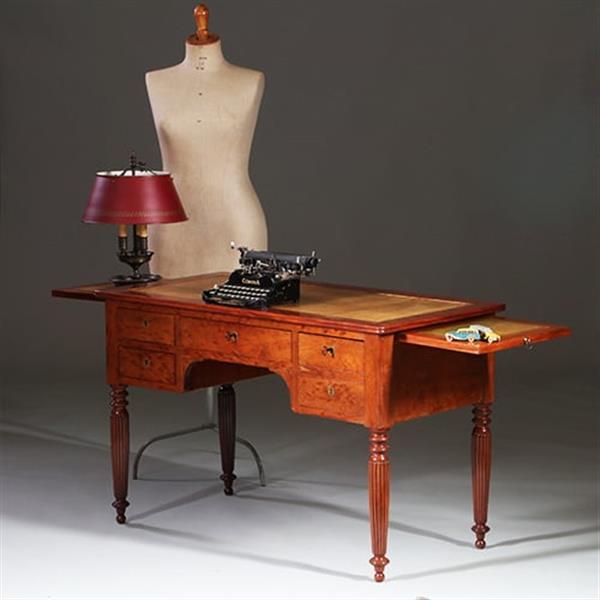 Grote foto franse schrijftafel in acajou mouchet of plum pudding mahonie ca 1830 met groen leer no.960450 antiek en kunst stoelen en banken