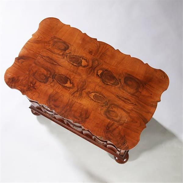 Grote foto olijfhouten orgelgebogen commode rondom geschulpt ca 1715 no.971720 antiek en kunst stoelen en banken