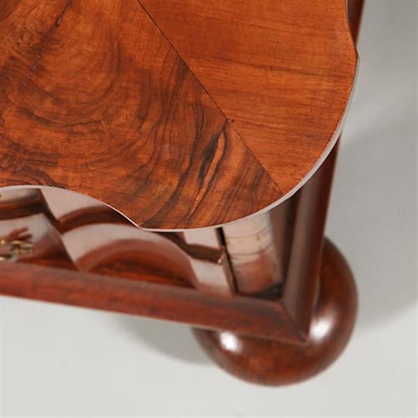 Grote foto olijfhouten orgelgebogen commode rondom geschulpt ca 1715 no.971720 antiek en kunst stoelen en banken