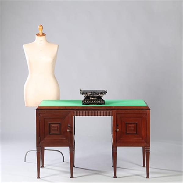 Grote foto art deco bureau schrijftafel in mahonie met groen schrijfblad ca 1915 laden achter deurtjes no.9626 antiek en kunst overige in antiek gebruiksvoorwerpen
