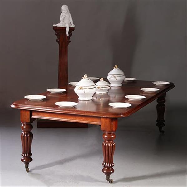 Grote foto doorleefde victoriaanse pull out table met bijbehorende piedestal vormige tafelbladenhouder no.9731 antiek en kunst stoelen en banken