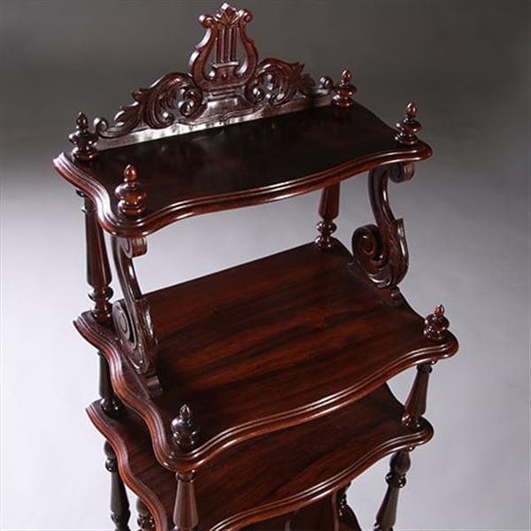 Grote foto uit een muziekkamer massief palissander whatnot etagier ca 1865 met gestoken lier in de kroon antiek en kunst stoelen en banken