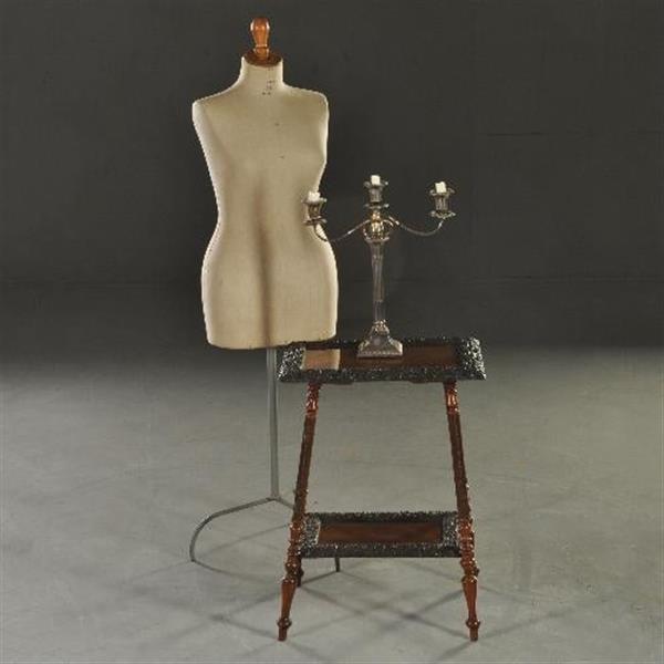 Grote foto wonderlijke bijzettafel met 2 bladen met reli flijstwerk 1870 1890 no.993904 antiek en kunst stoelen en banken