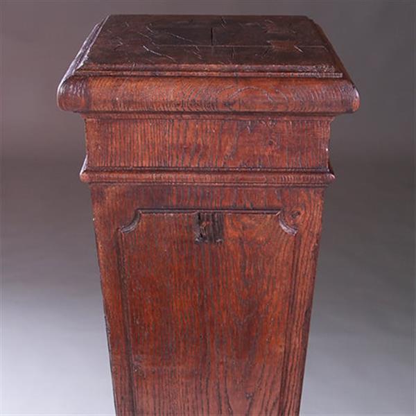 Grote foto hoge vierkante taps lopende zuil 17e 18e eeuw in eikenhout zeer zwaar no.991945 antiek en kunst stoelen en banken