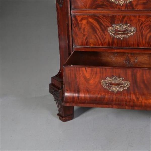 Grote foto imposante garderobe kast met lange deuren waarachter roede en haken hollands mahonie ca. 1790 no.68 antiek en kunst stoelen en banken