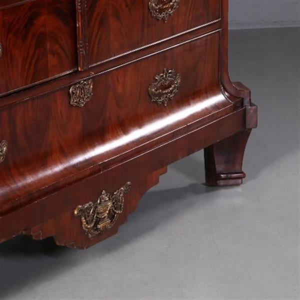 Grote foto imposante garderobe kast met lange deuren waarachter roede en haken hollands mahonie ca. 1790 no.68 antiek en kunst stoelen en banken