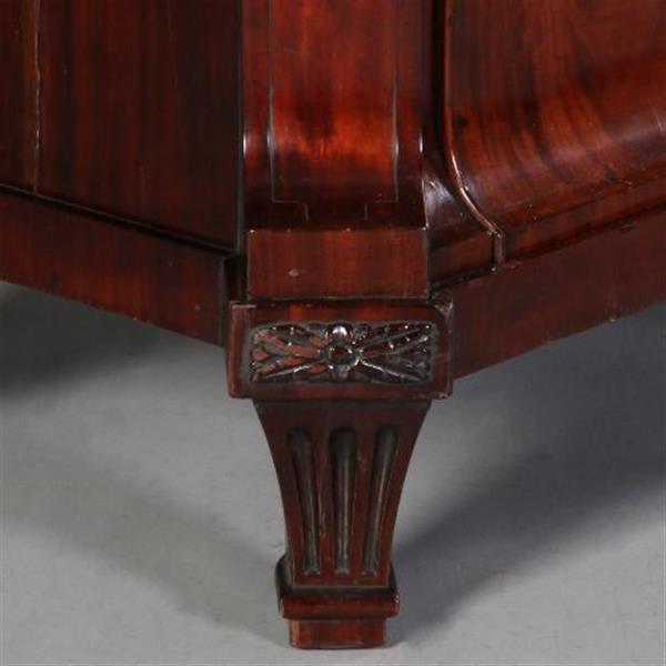 Grote foto imposante garderobe kast met lange deuren waarachter roede en haken hollands mahonie ca. 1790 no.68 antiek en kunst stoelen en banken