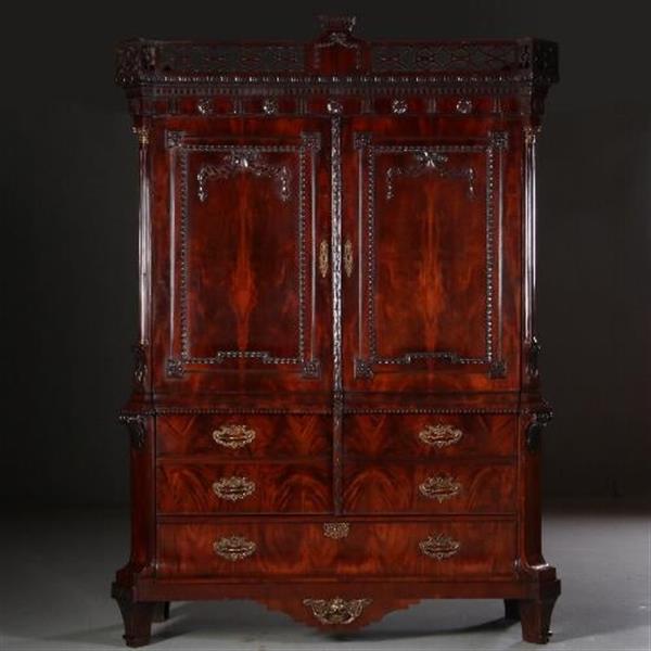 Grote foto imposante garderobe kast met lange deuren waarachter roede en haken hollands mahonie ca. 1790 no.68 antiek en kunst stoelen en banken