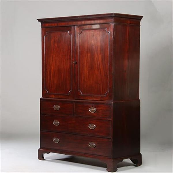 Grote foto engels donker mahonie kabinet of linnenpress met praktische schuiven achter de deuren ca 1820 no.21 antiek en kunst stoelen en banken