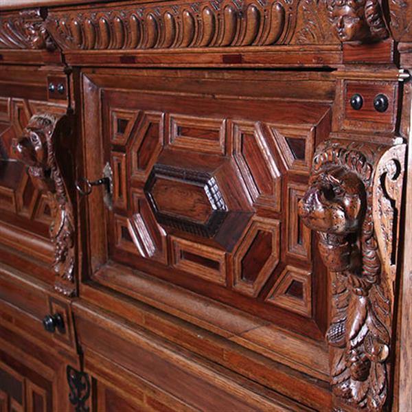 Grote foto museale 17e eeuwse zeeuwse vierdeurskast zeer fijn beeldhouwwerk geweldige kleur ca. 1650 no.99193 antiek en kunst overige in antiek gebruiksvoorwerpen