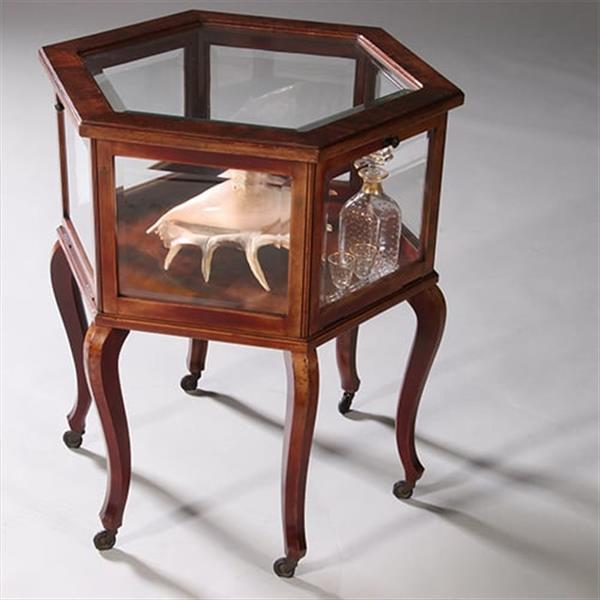 Grote foto hexagonaal vitrinetafeltje in notenhout met drie klepjes ca 1900 no.211705 antiek en kunst stoelen en banken