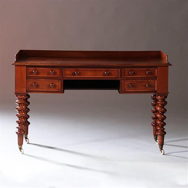 Grote foto victoriaanse mahoniehouten schrijftafel ca 1870 met gedraaide poten en kleine opstaande rand no.211 antiek en kunst stoelen en banken