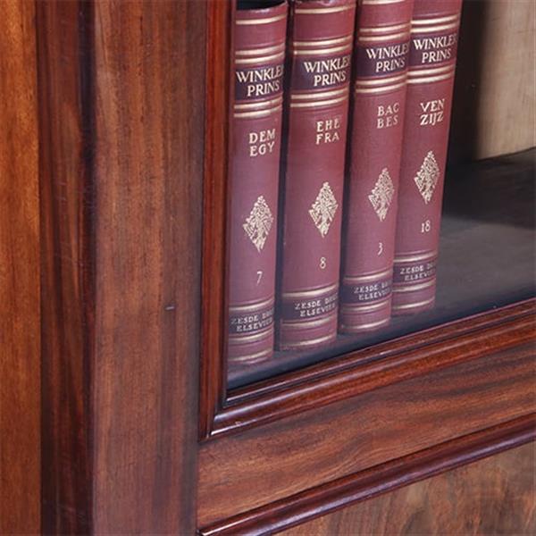 Grote foto strakke grote driedeurs boekenkast servieskast laat biedermeier ca 1840 deels gesloten mahonie en bl antiek en kunst stoelen en banken