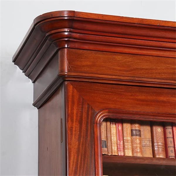 Grote foto strakke grote driedeurs boekenkast servieskast laat biedermeier ca 1840 deels gesloten mahonie en bl antiek en kunst stoelen en banken